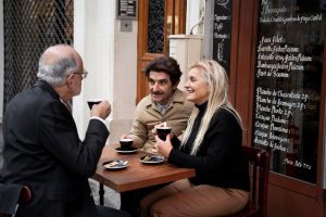 Inviter quelqu’un à dîner ou prendre un café